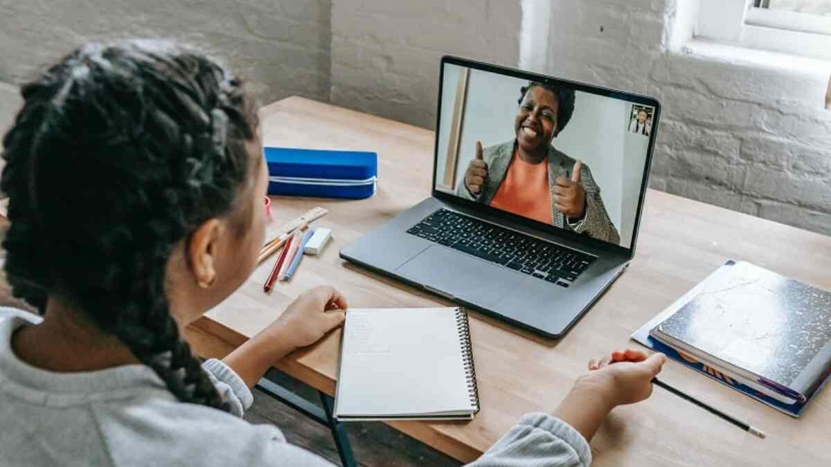 What Does Video Chat Mean? – Explains, Uses, Work, and More