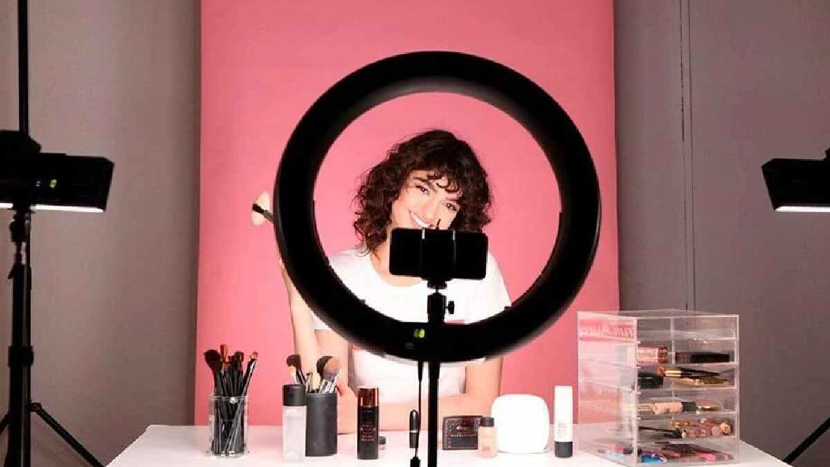 Making Glam Videos for Beauty Stores: A Creative Approach
