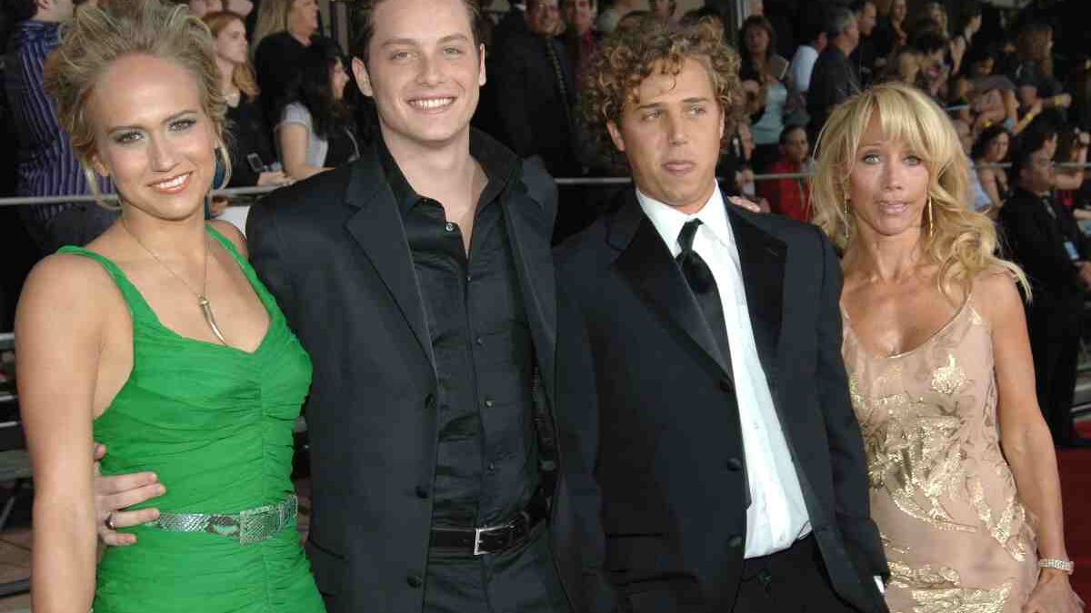 Discover Jennifer Landon siblings: Family Insights